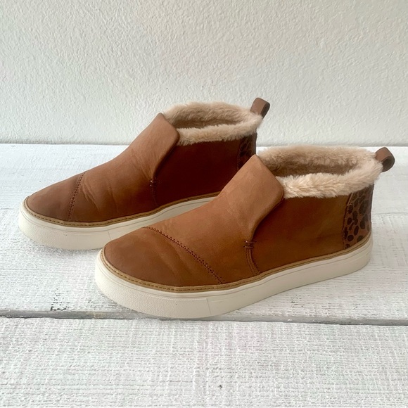 Tom’s Paxton Suede Chukka Shoes - Picture 2 of 6